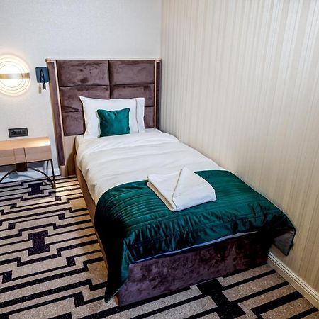 Hotel Carolin Călimăneşti المظهر الخارجي الصورة