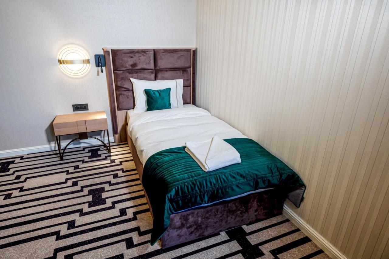 Hotel Carolin Călimăneşti المظهر الخارجي الصورة