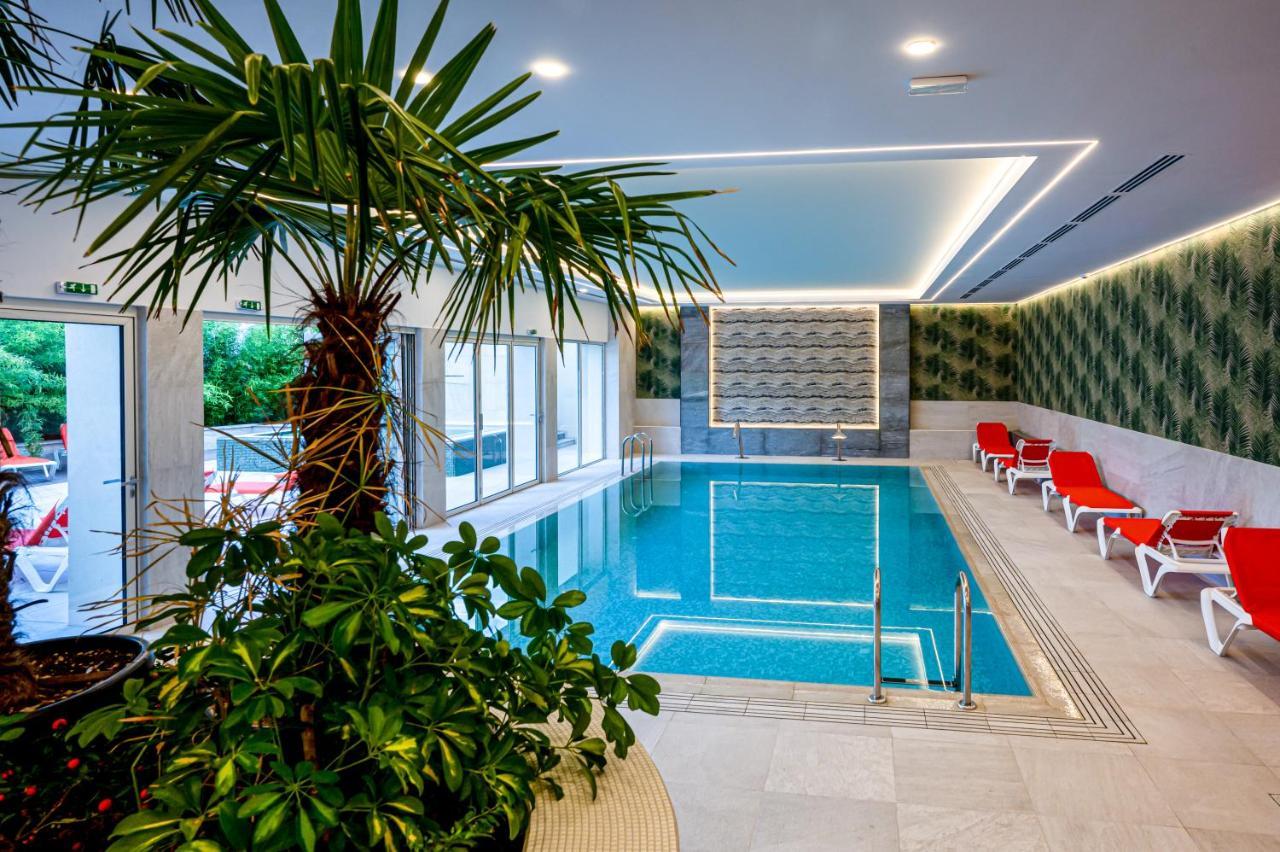 Hotel Carolin Călimăneşti المظهر الخارجي الصورة