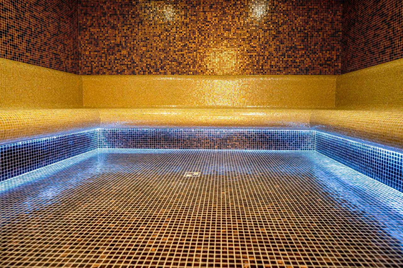 Hotel Carolin Călimăneşti المظهر الخارجي الصورة