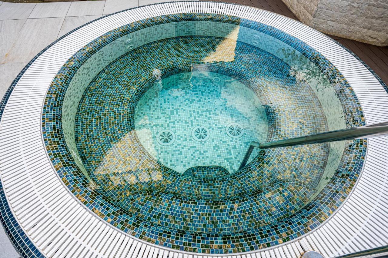 Hotel Carolin Călimăneşti المظهر الخارجي الصورة