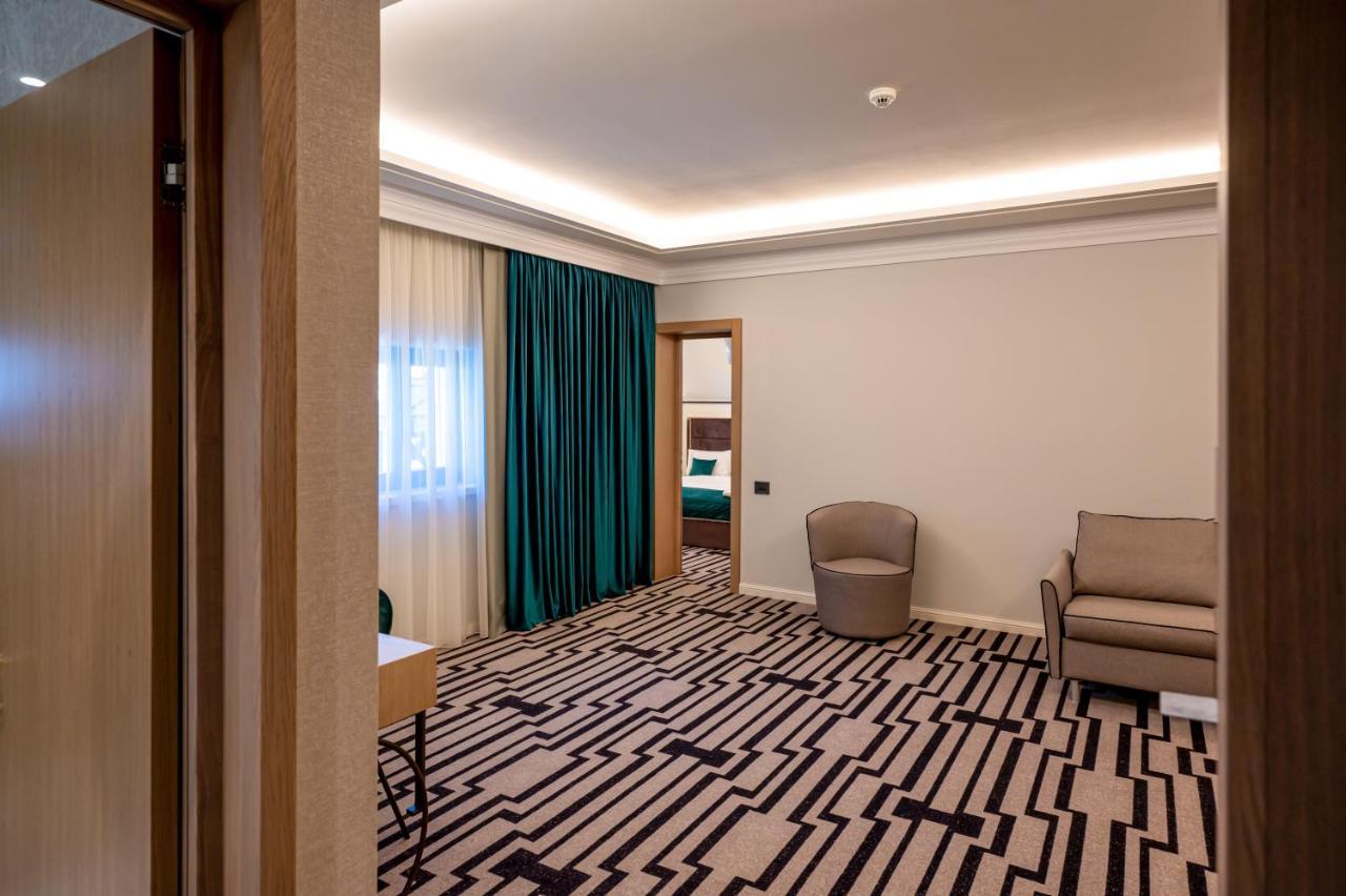 Hotel Carolin Călimăneşti المظهر الخارجي الصورة
