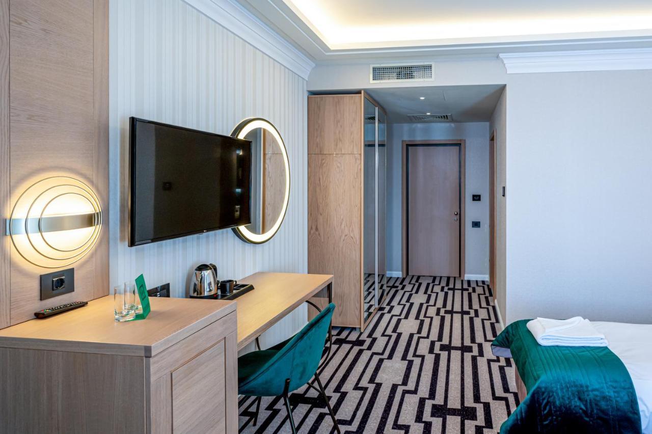 Hotel Carolin Călimăneşti المظهر الخارجي الصورة